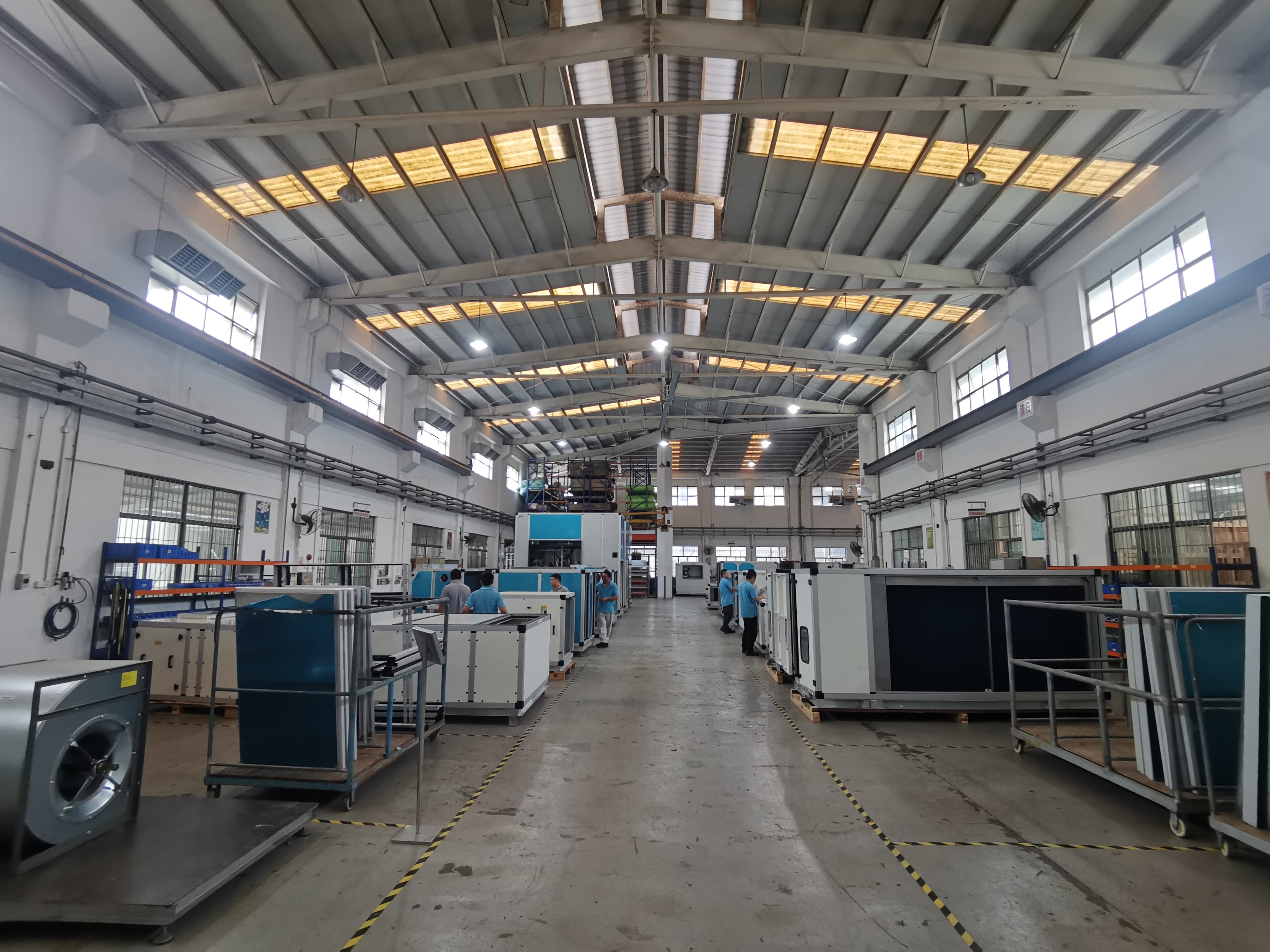สายการประกอบ AHU ภายในโรงงาน